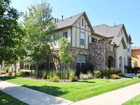 9042 E 24th Pl in Denver, CO - Building Photo