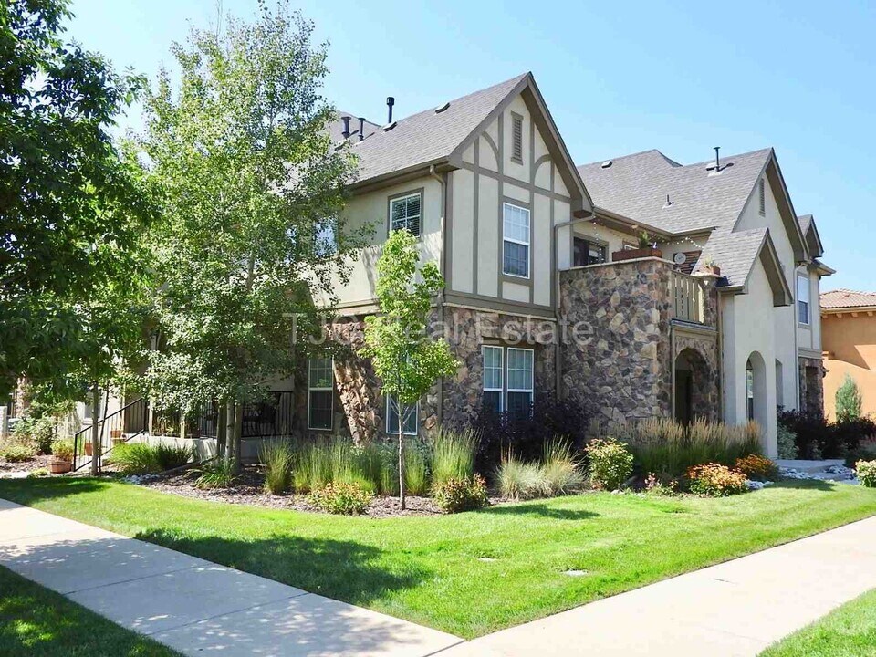 9042 E 24th Pl in Denver, CO - Building Photo