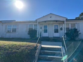 1700 Roslyn Dr in Burlington, NC - Building Photo