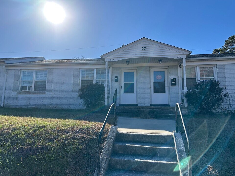 1700 Roslyn Dr in Burlington, NC - Building Photo