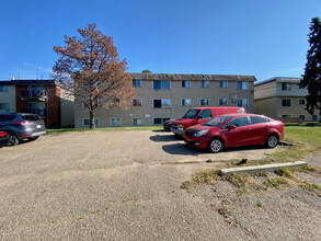 10816 112th St NW in Edmonton, AB - Building Photo - Building Photo