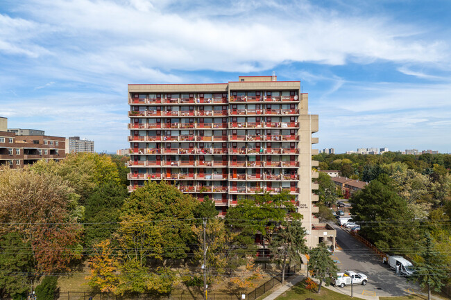 Wishing Well Manor in Toronto, ON - Building Photo - Building Photo