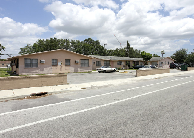 435-475 Ali Baba Ave in Opa Locka, FL - Building Photo - Building Photo