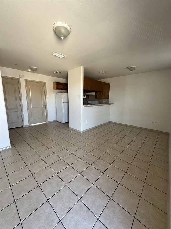 1610 E Plum St in Laredo, TX - Building Photo - Building Photo