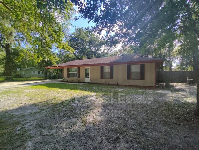 property at 1007 Live Oak Dr