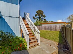 1834 Roberts Way in Arcata, CA - Foto de edificio - Building Photo