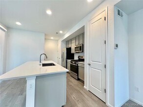 571 S Pitkin Ct in Aurora, CO - Building Photo - Building Photo