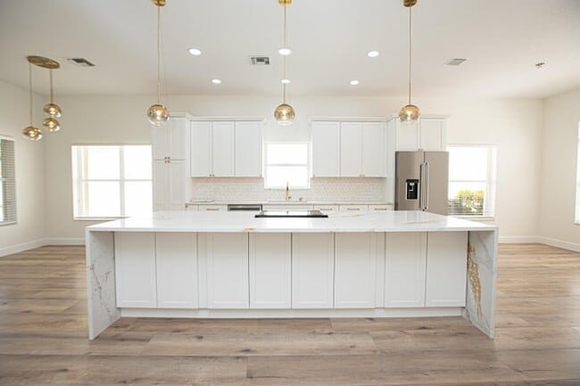 10881 La Salinas Cir