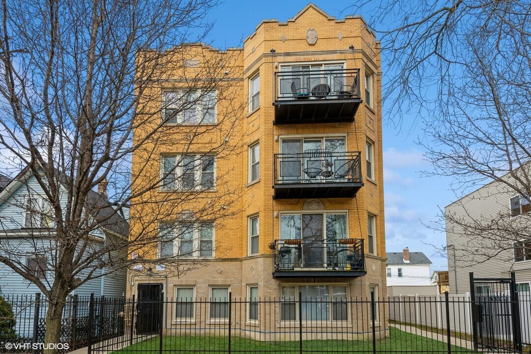 3508 W Cortland St in Chicago, IL - Building Photo