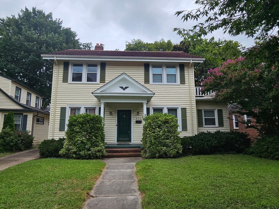 936 Larchmont Crescent in Norfolk, VA - Building Photo