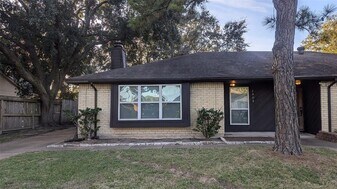 3902 Westmeadow Dr in Houston, TX - Building Photo - Building Photo