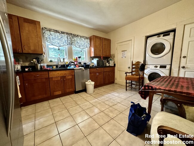 17 Stratton Ter, Unit 3 in Waltham, MA - Building Photo - Building Photo