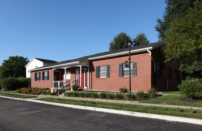 Log Pond Apartments in Newark, OH - Building Photo - Building Photo