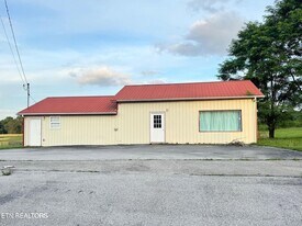 5521 S York Hwy in Grimsley, TN - Building Photo