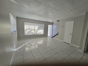 5309 NW 27th St in Lauderhill, FL - Building Photo - Building Photo