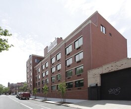 100 Congress St in Brooklyn, NY - Foto de edificio - Building Photo