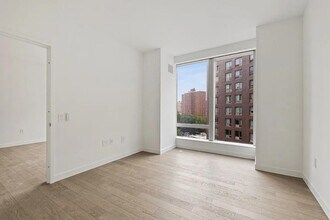 252 South St in New York, NY - Building Photo - Building Photo