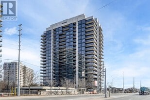 1035 Southdown Rd in Mississauga, ON - Building Photo