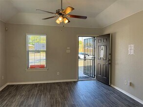 1926 Bayside St in Dallas, TX - Building Photo - Building Photo