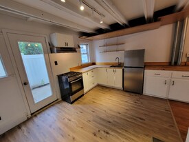 223 Mercer St in Philadelphia, PA - Building Photo