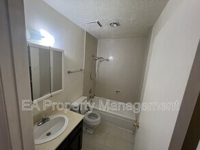 12200 Candelaria Rd NE in Albuquerque, NM - Building Photo - Building Photo