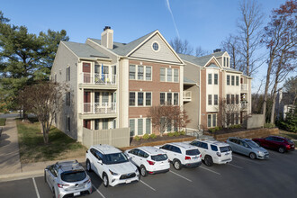 Oxford House Condo in Fairfax, VA - Building Photo - Building Photo