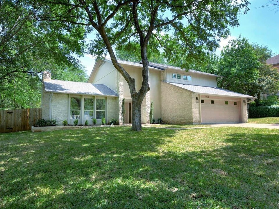 1913 Holly Hill Dr in Austin, TX - Building Photo