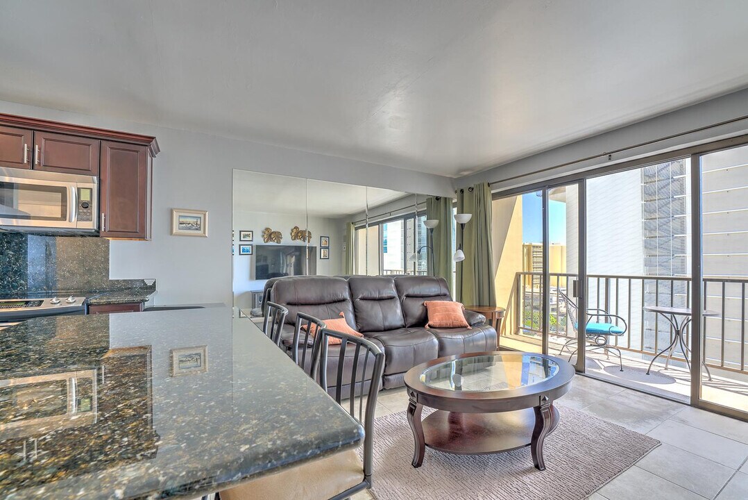 2140 Kuhio Ave. in Honolulu, HI - Building Photo