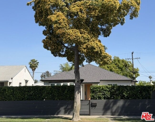 1768 S Fairfax Ave in Los Angeles, CA - Building Photo - Building Photo