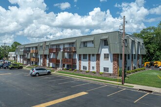 Ruby on the Creek Apartments in Fayetteville, AR - Foto de edificio - Building Photo