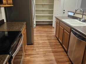 7716 S 37th Way in Phoenix, AZ - Foto de edificio - Building Photo