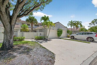 479 Prestwick Cir in Palm Beach Gardens, FL - Building Photo - Building Photo
