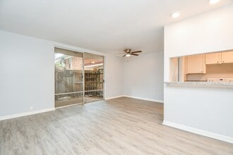 2822 Briarhurst Dr in Houston, TX - Building Photo - Building Photo