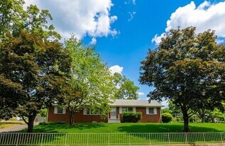 315 W Main St in Front Royal, VA - Building Photo