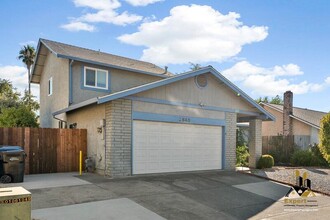 3640 Comanche Way in Sacramento, CA - Building Photo - Building Photo