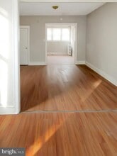 5327 W Montgomery Ave in Philadelphia, PA - Foto de edificio - Building Photo