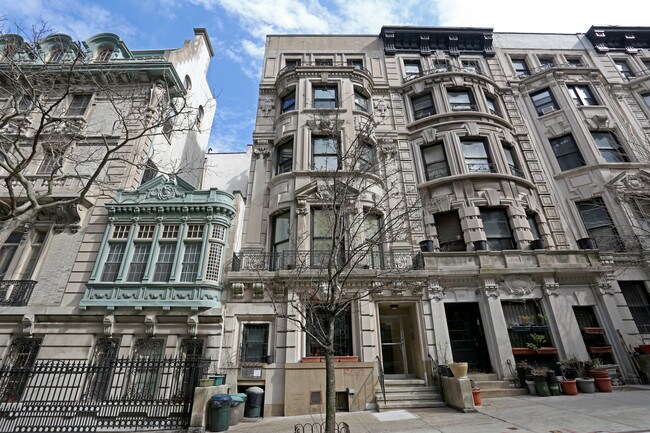 321 W 105th St in New York, NY - Building Photo - Building Photo