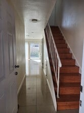 13514 Village Dr in Cerritos, CA - Foto de edificio - Building Photo