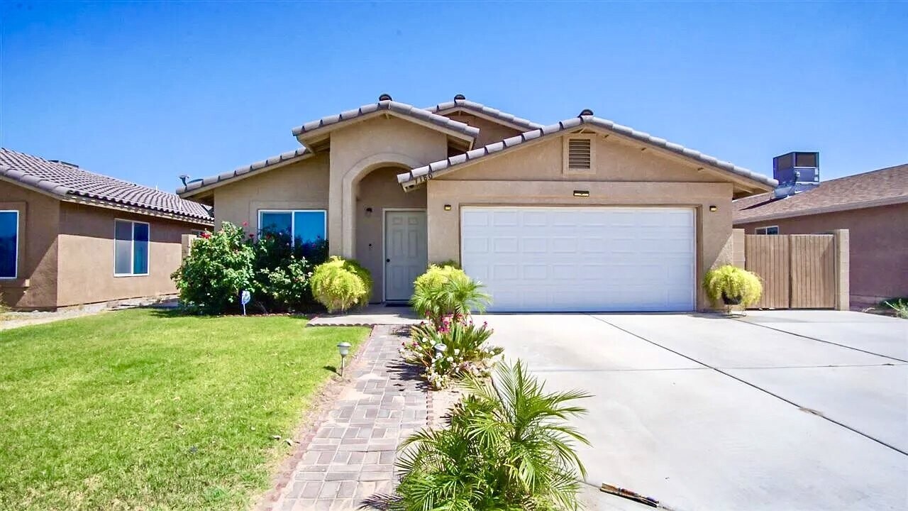 7180 E 37th St in Yuma, AZ - Building Photo
