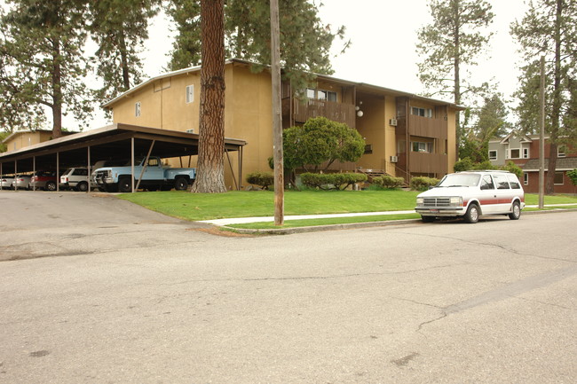 403 S 11th St in Coeur d'Alene, ID - Foto de edificio - Building Photo