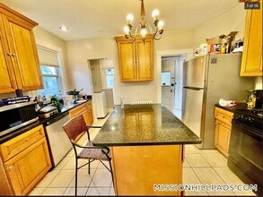 45 Cherokee St, Unit 3 in Boston, MA - Foto de edificio - Building Photo