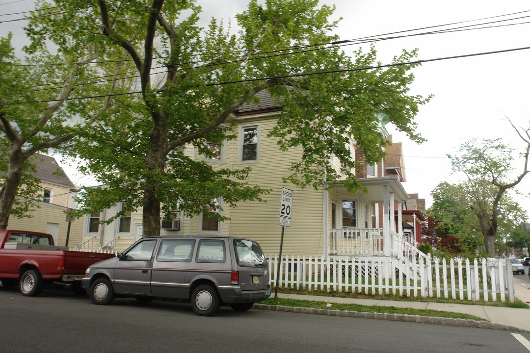 87 Madison Ave in Perth Amboy, NJ - Foto de edificio