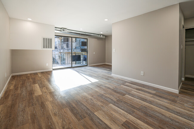 Euclid Estates in Cleveland, OH - Building Photo - Interior Photo