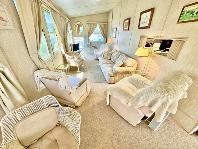 property at 1091 Nettles Blvd