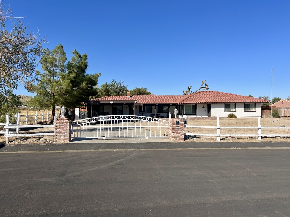 16341 Jubilee Trail Ave in Palmdale, CA - Building Photo