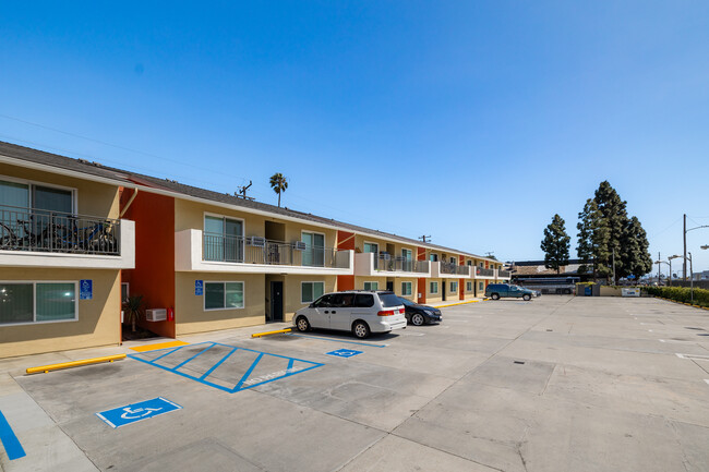 Aviation in Inglewood, CA - Foto de edificio - Building Photo