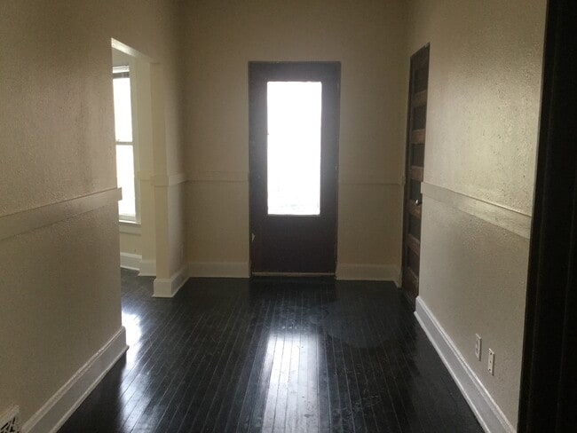 property at 3913-3915-3915 W Walnut St