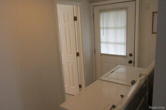2876 Stennett St in Keego Harbor, MI - Building Photo - Building Photo