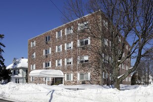 28 Wollaston Ave in Quincy, MA - Building Photo