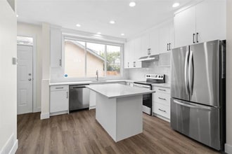 10320 243 St in Maple Ridge, BC - Building Photo - Building Photo
